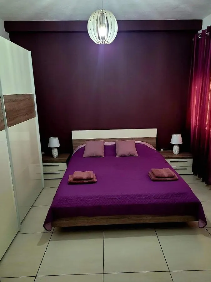 Homestay 1 Bedroom Apartment With Living Room And Terrace San Gwann